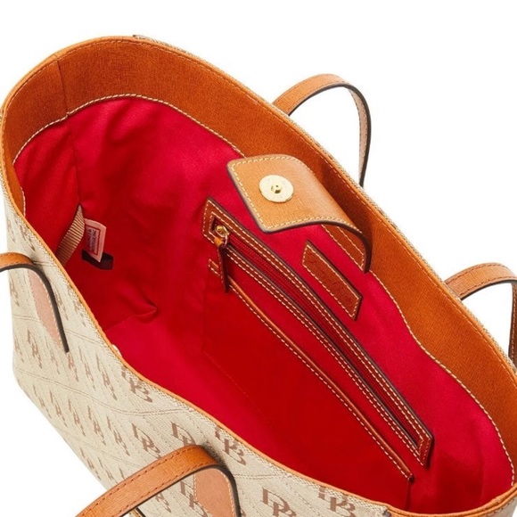 Dooney & Bourke Jacquard Maxi Quilt Ashton Tote - Picture 4 of 9